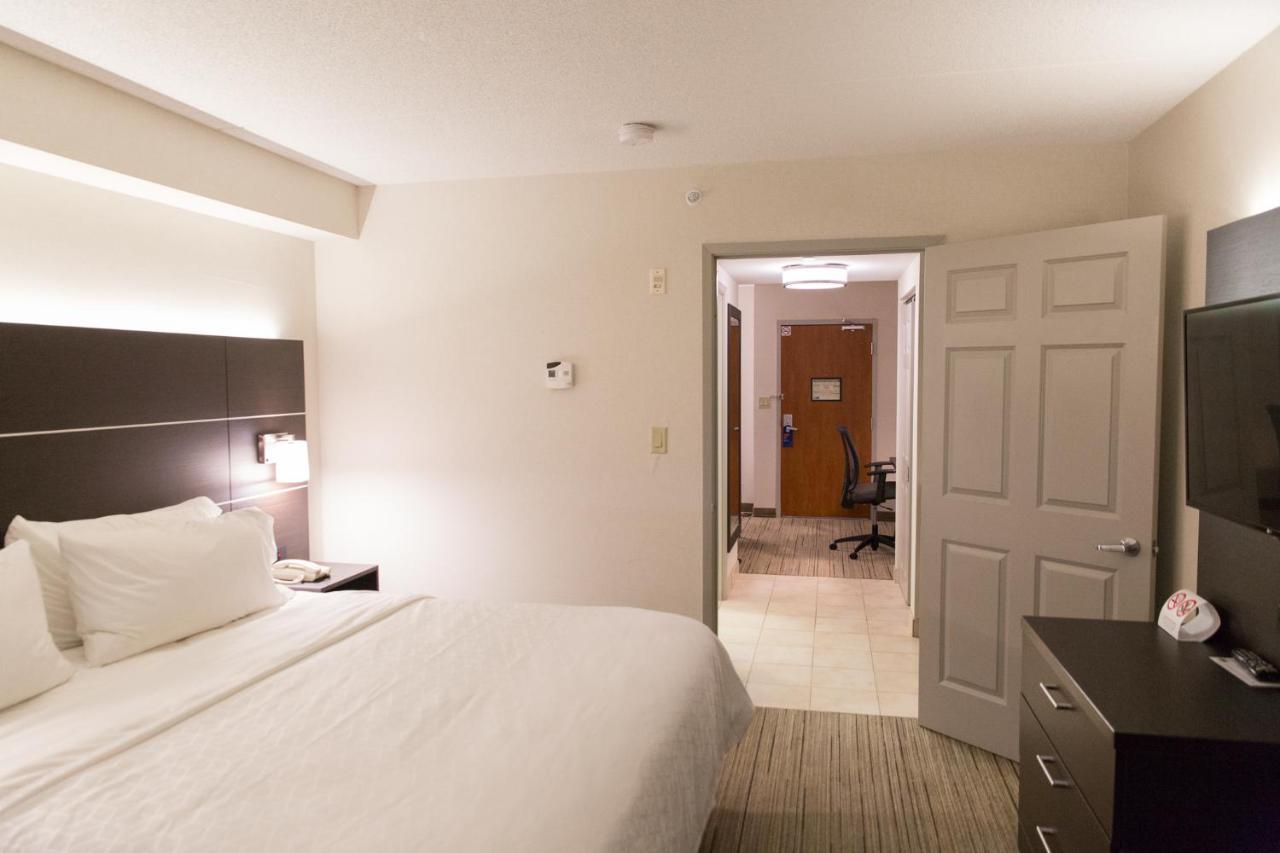 Holiday Inn Express Brampton By Ihg Esterno foto