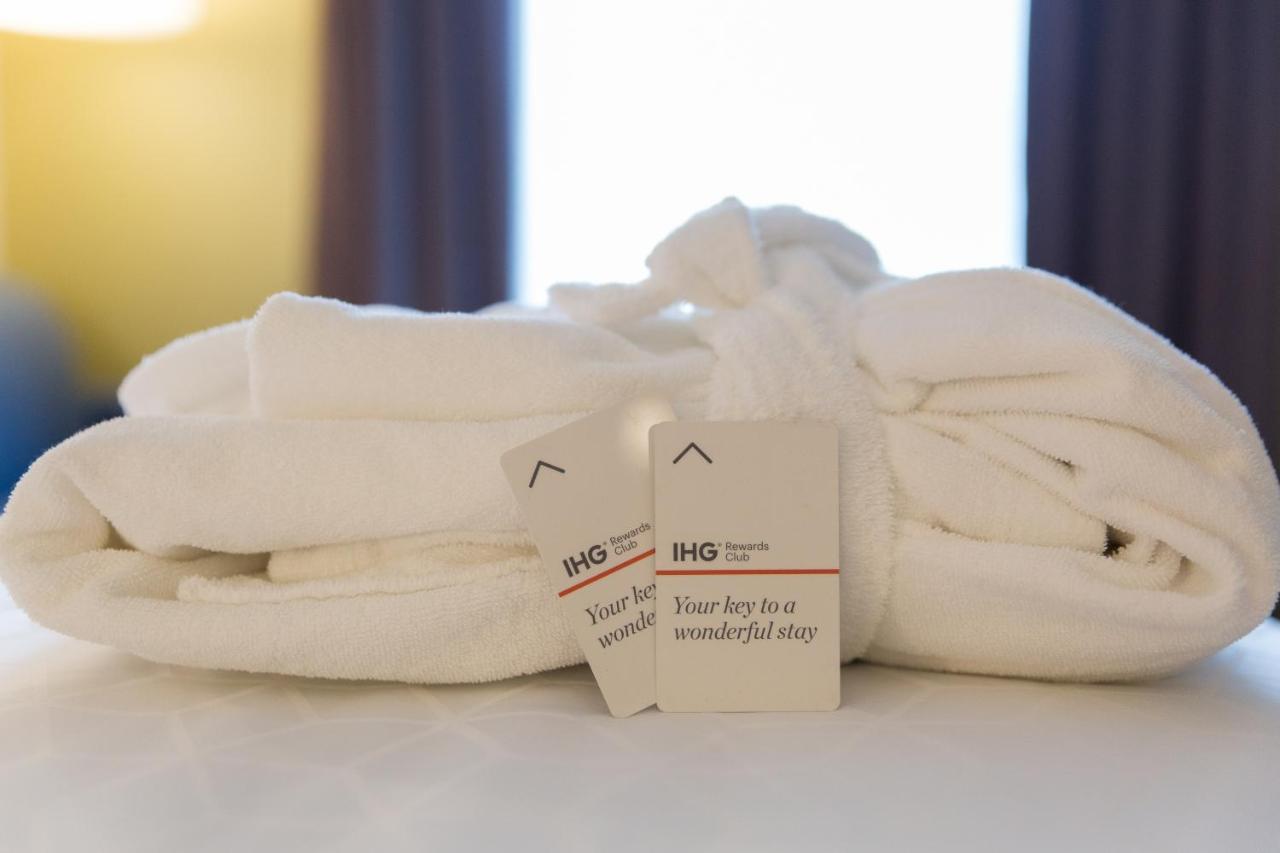 Holiday Inn Express Brampton By Ihg Esterno foto