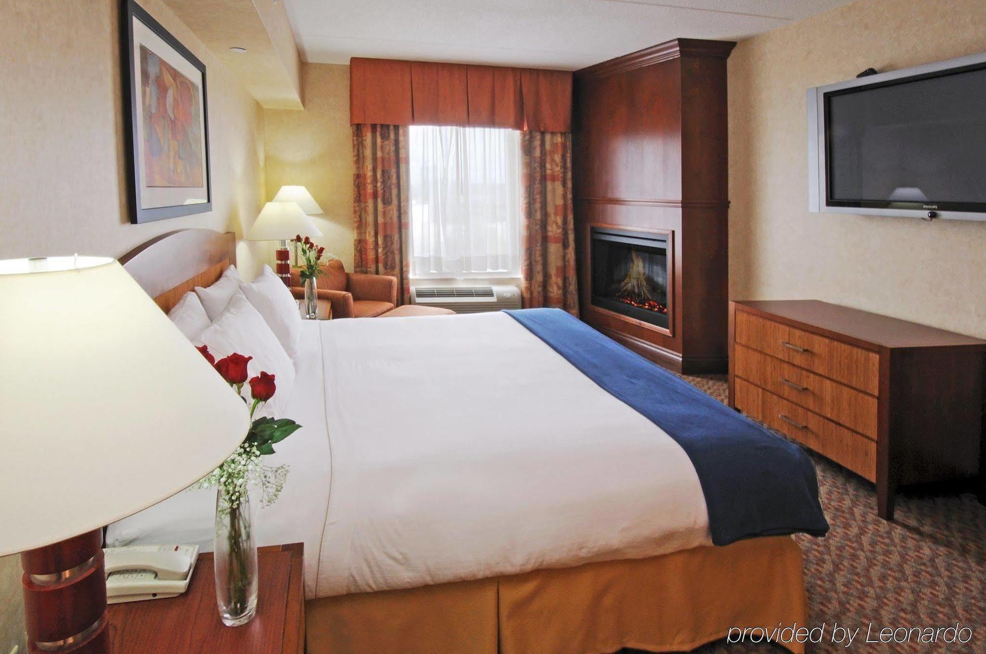 Holiday Inn Express Brampton By Ihg Esterno foto
