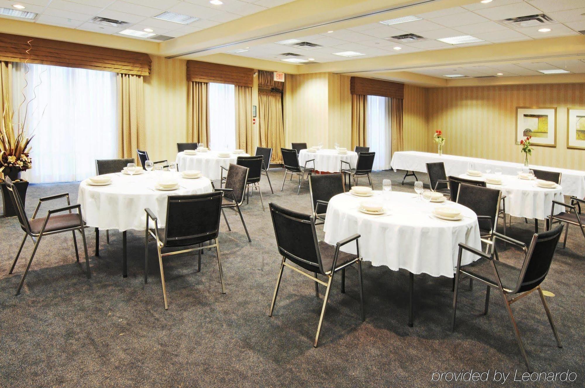 Holiday Inn Express Brampton By Ihg Esterno foto